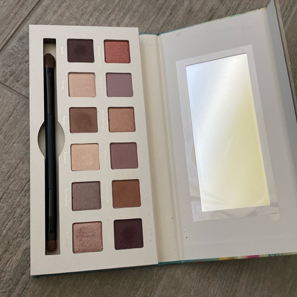 Cargo take me away, eyeshadow palette